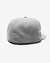 UNDEFEATED X NE MONOCHROME ICON FITTED - MEDIUM GREY