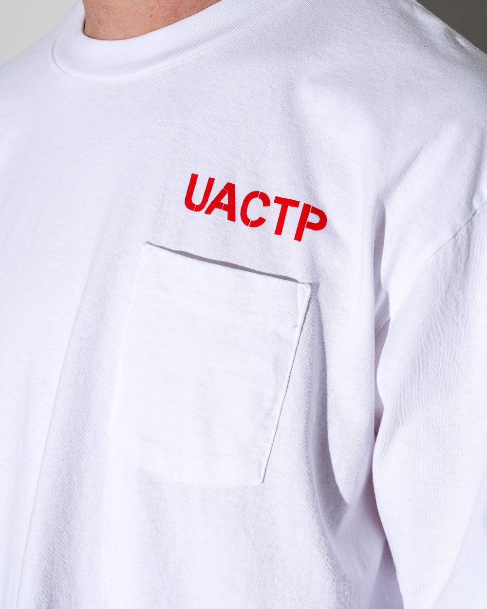 UACTP X GARDAR EIDE EINARSSON STENCIL L/S POCKET TEE - WHITE
