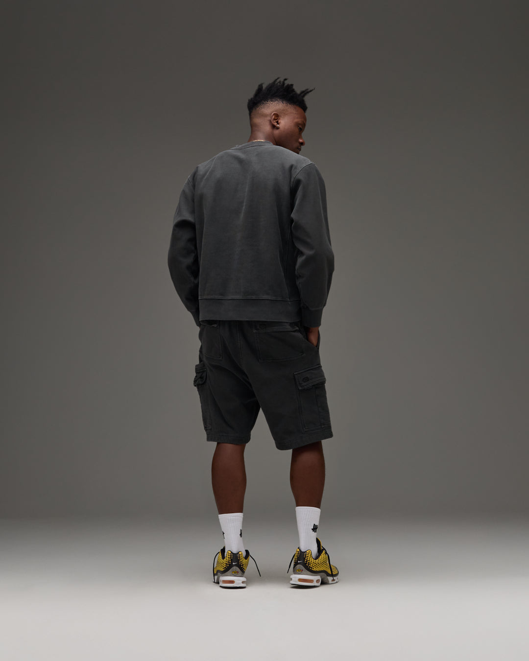 UNDEFEATED CARGO SWEATSHORT - CHOCOLATE