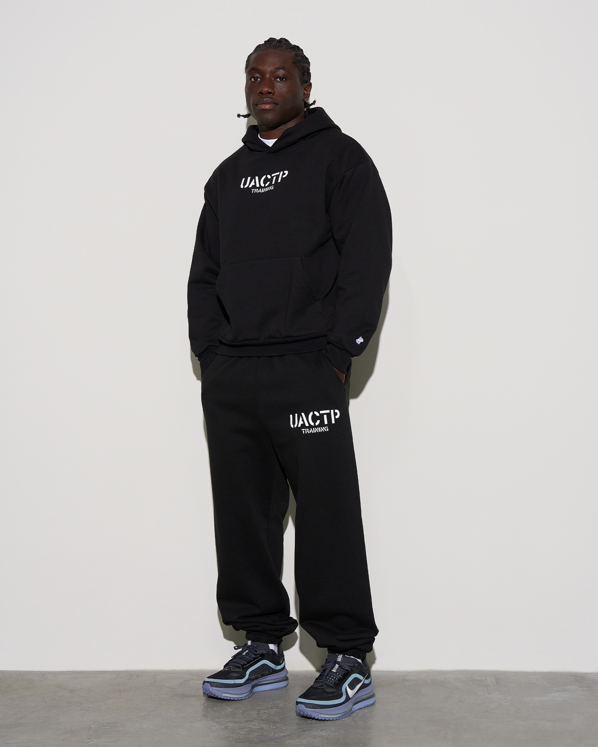 UACTP STENCIL TRAINING PULLOVER HOOD - BLACK -