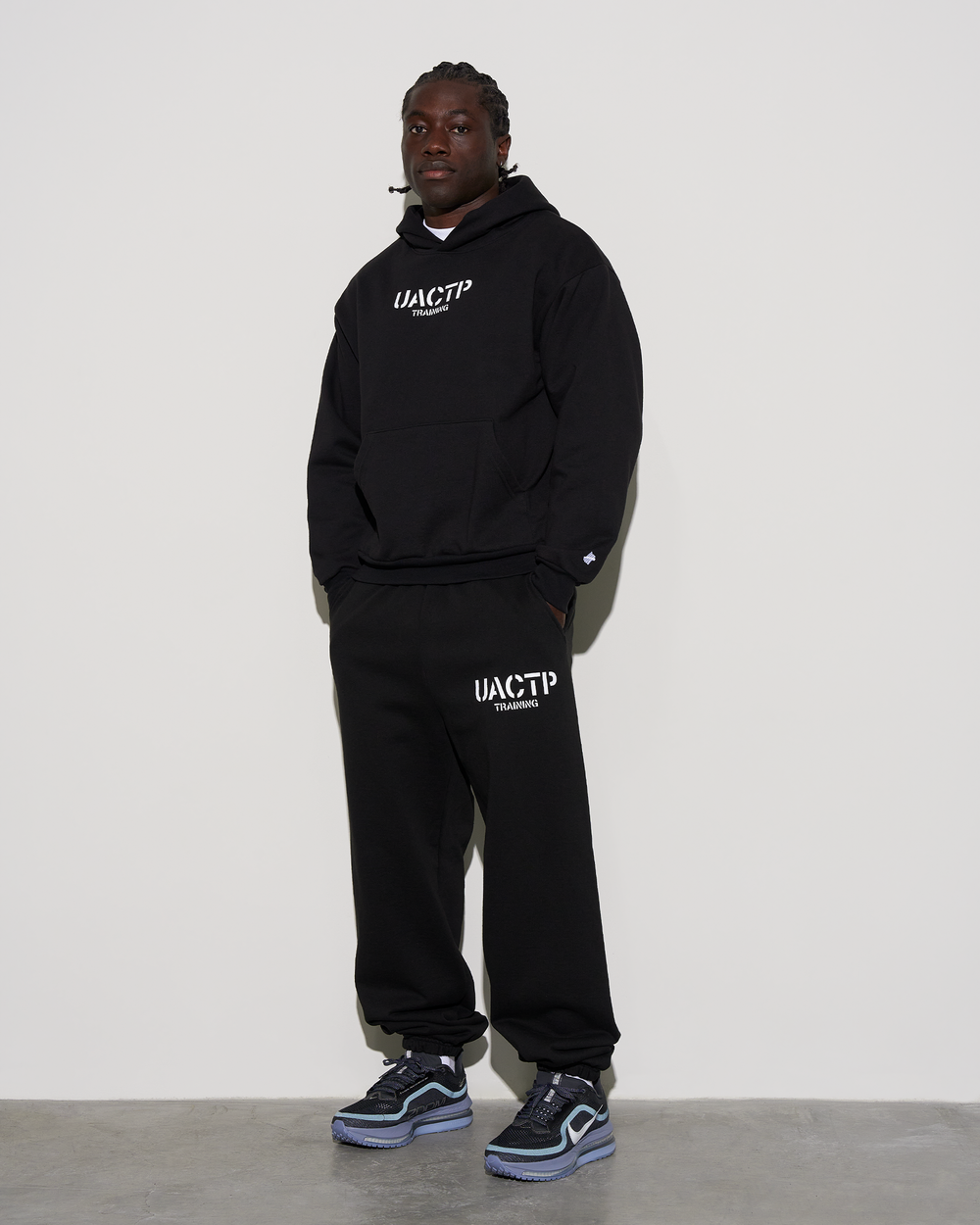 UACTP STENCIL TRAINING PULLOVER HOOD - BLACK -