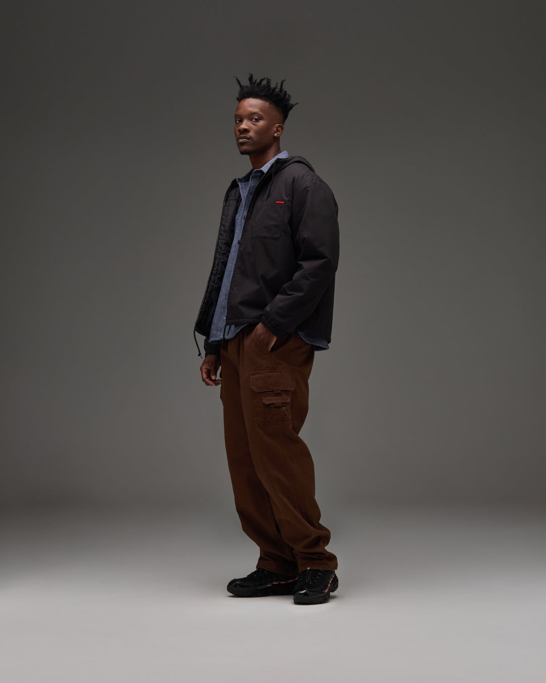 UNDEFEATED HOODED LIGHTWEIGHT WOVEN JACKET - BLACK -