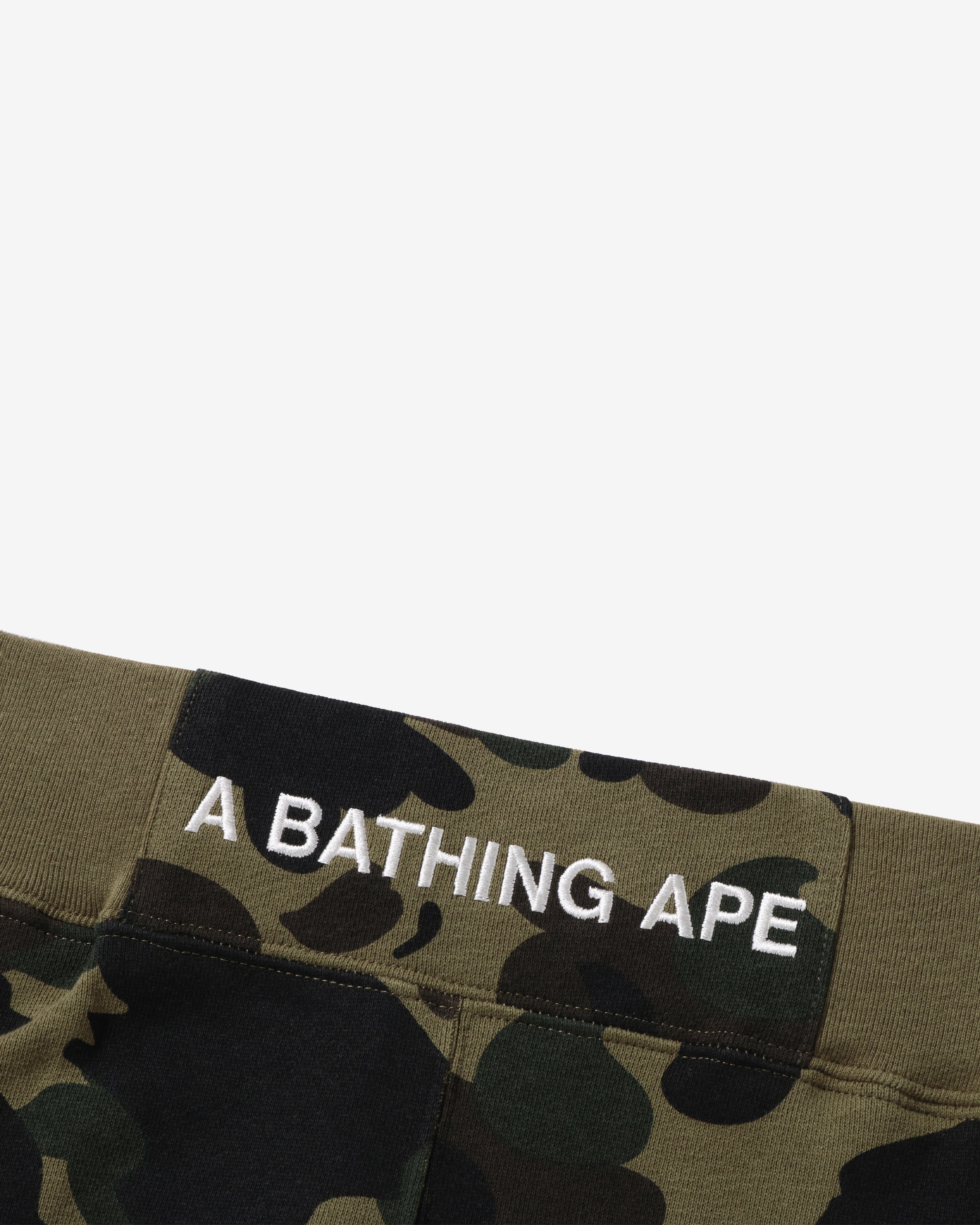 BAPE 1ST CAMO SWEAT SHORTS - GREEN