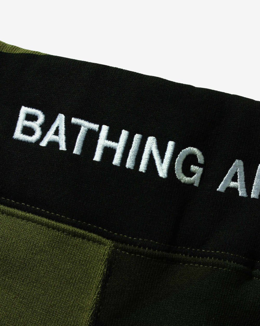 BAPE GIANT 1ST CAMO WIDE FIT SWEAT SHORTS - GREEN