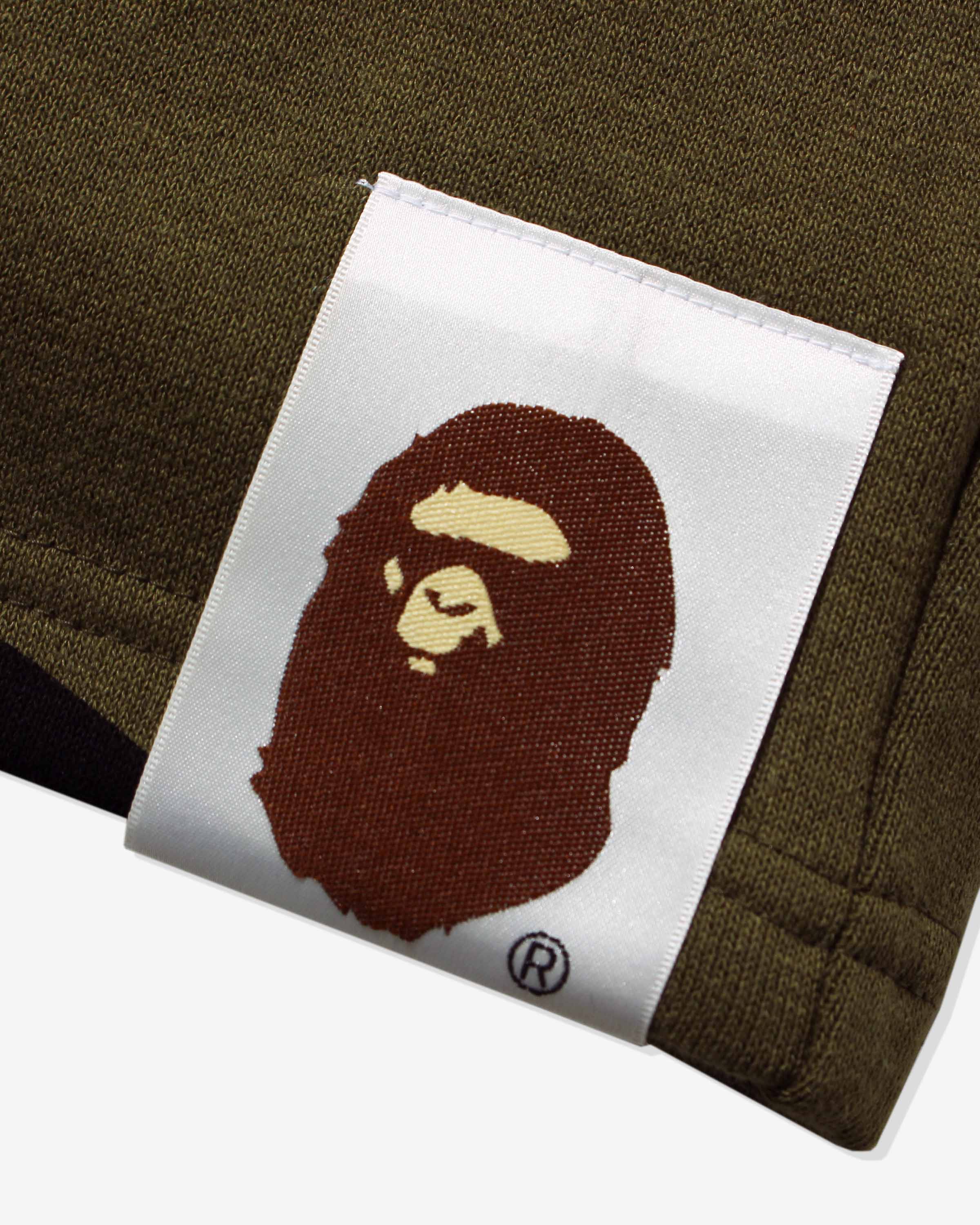 BAPE GIANT 1ST CAMO WIDE FIT SWEAT SHORTS - GREEN