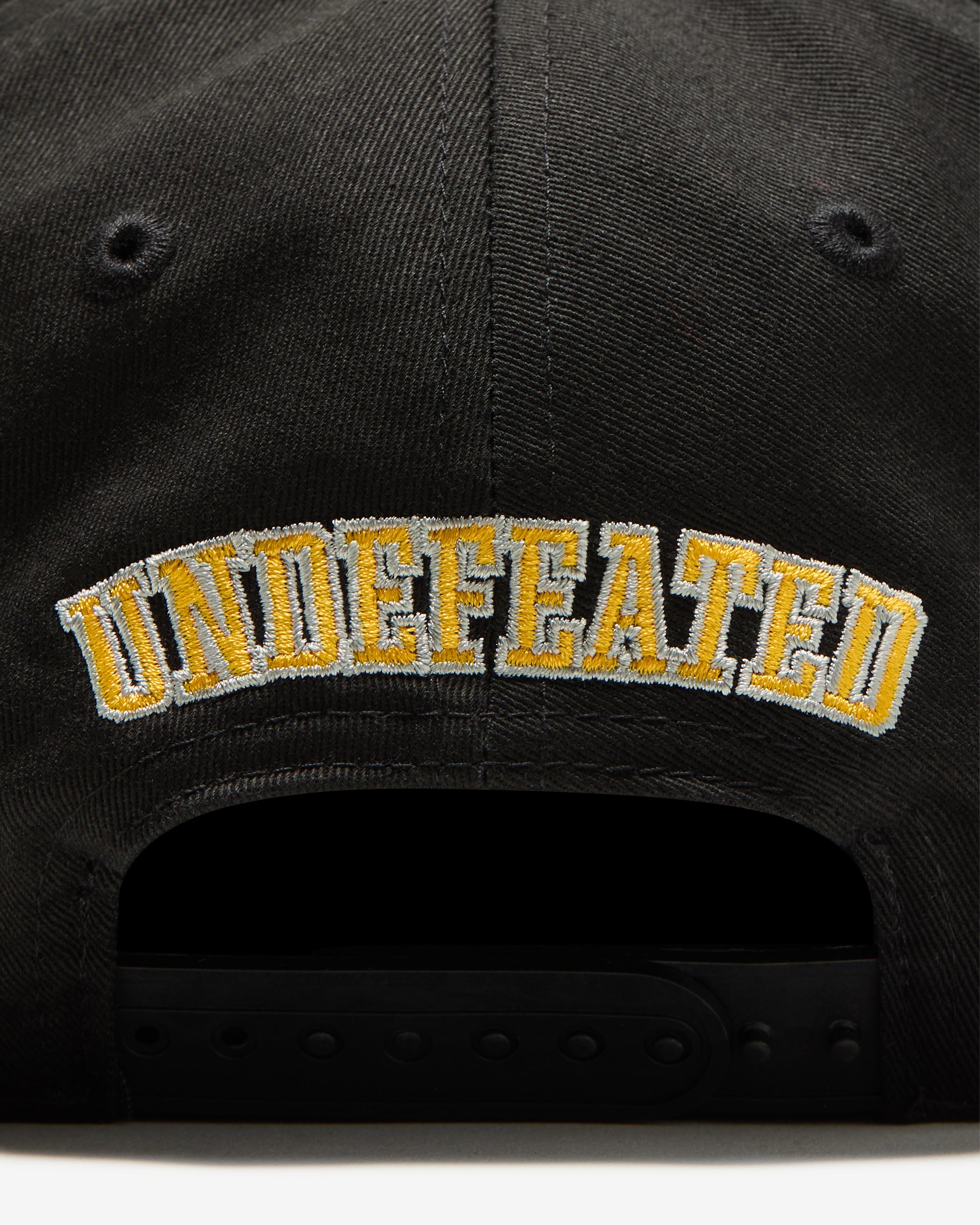 UNDEFEATED 5 SNAPBACK - BLACK -