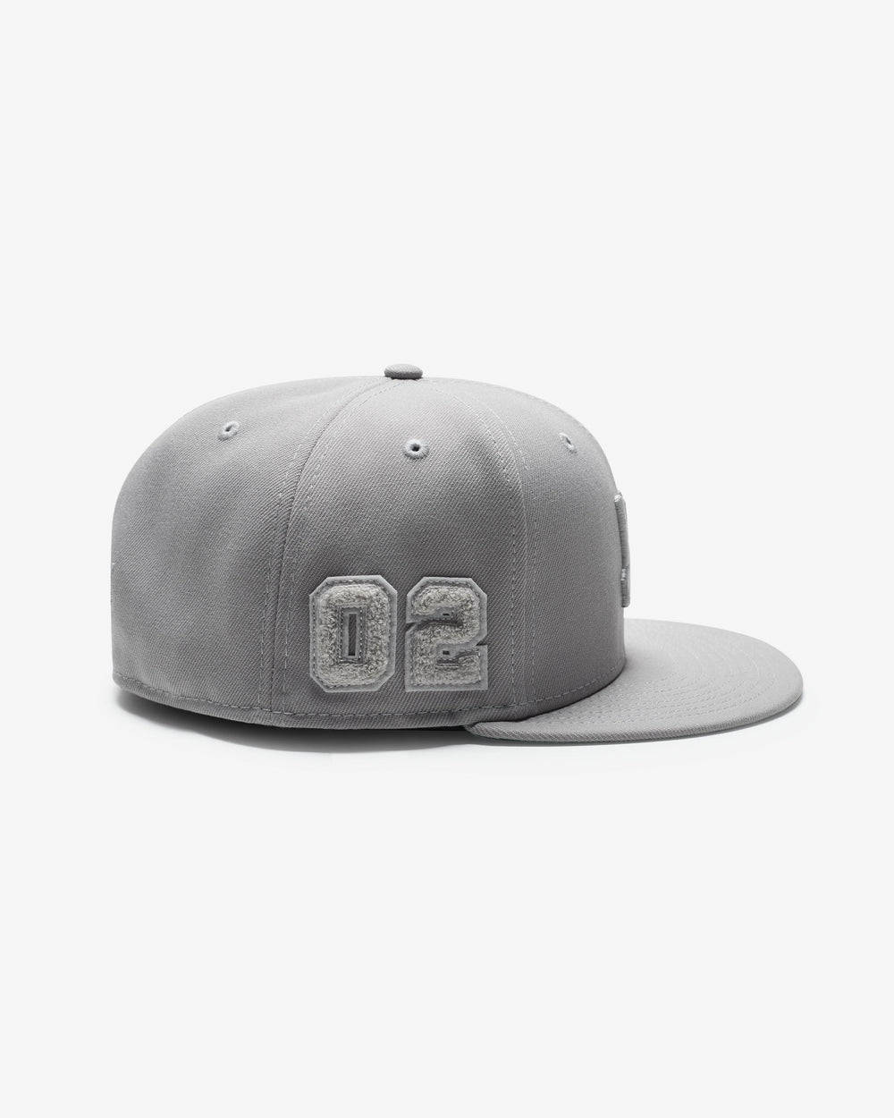 UNDEFEATED X NE MONOCHROME ICON FITTED - MEDIUM GREY