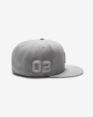 UNDEFEATED X NE MONOCHROME ICON FITTED - MEDIUM GREY