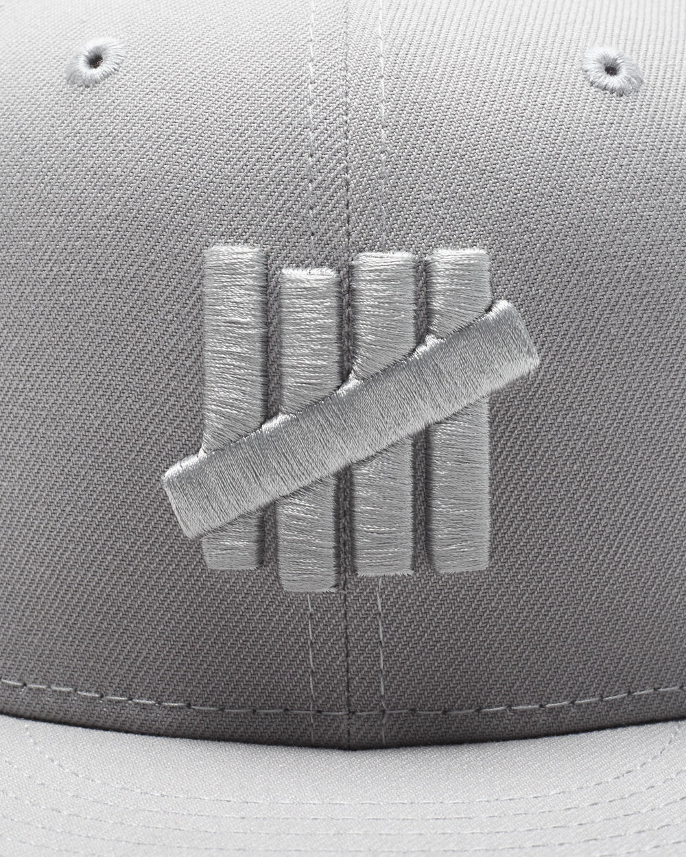 UNDEFEATED X NE MONOCHROME ICON FITTED - MEDIUM GREY