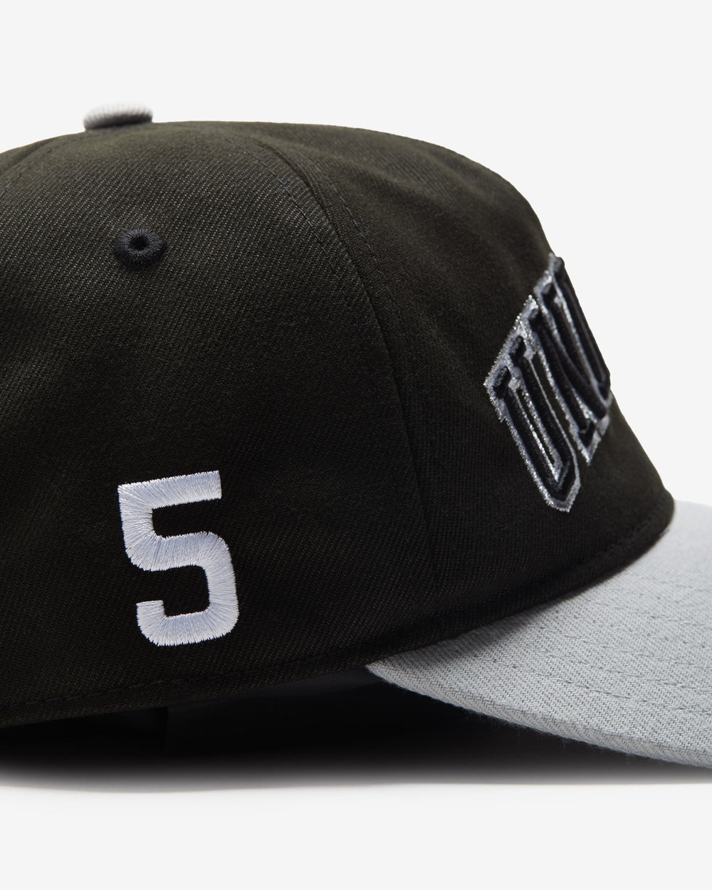 UNDEFEATED 2-TONE ARCH SNAPBACK - BLACK/ GREY
