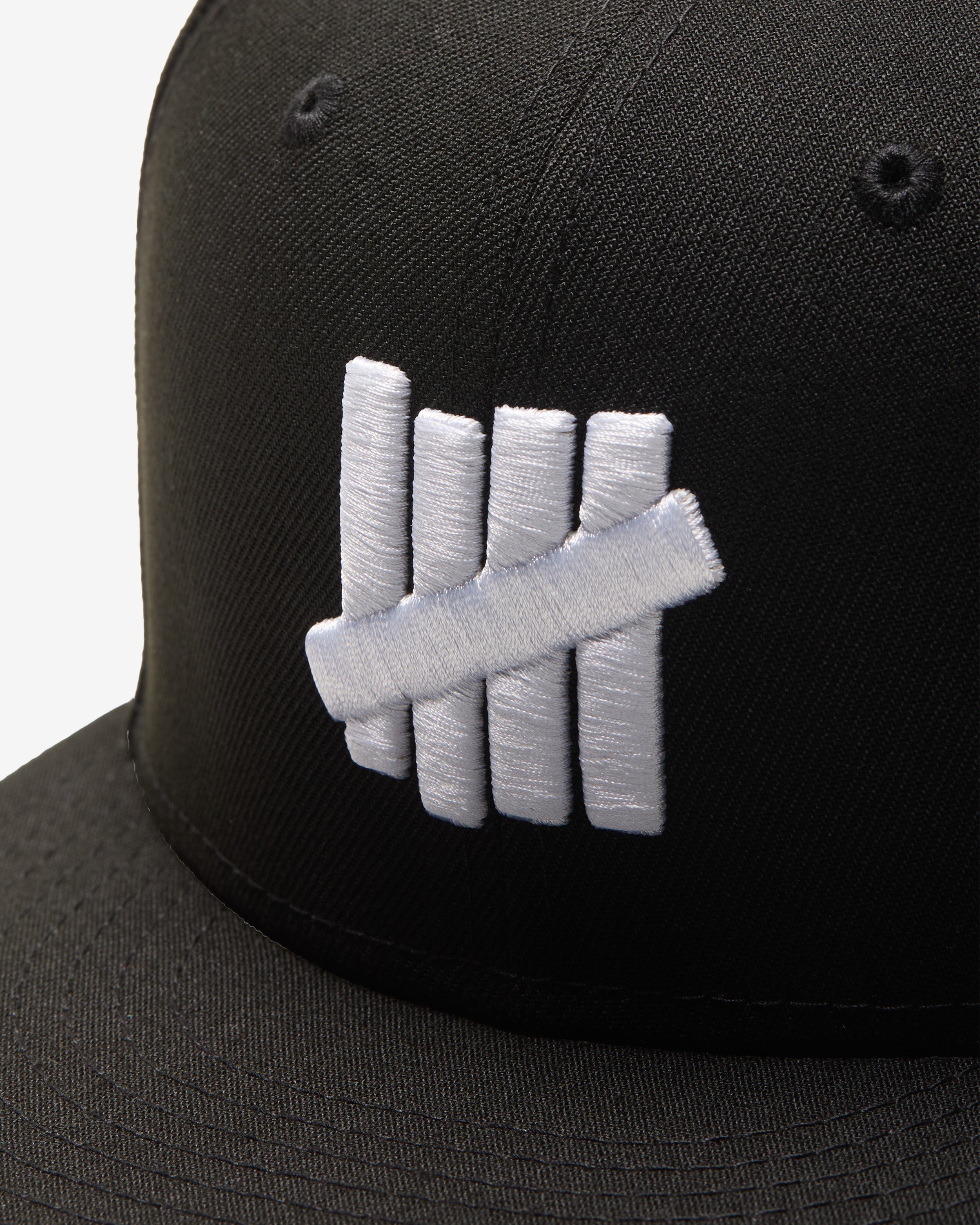UNDEFEATED X NE ICON FITTED - BLACK
