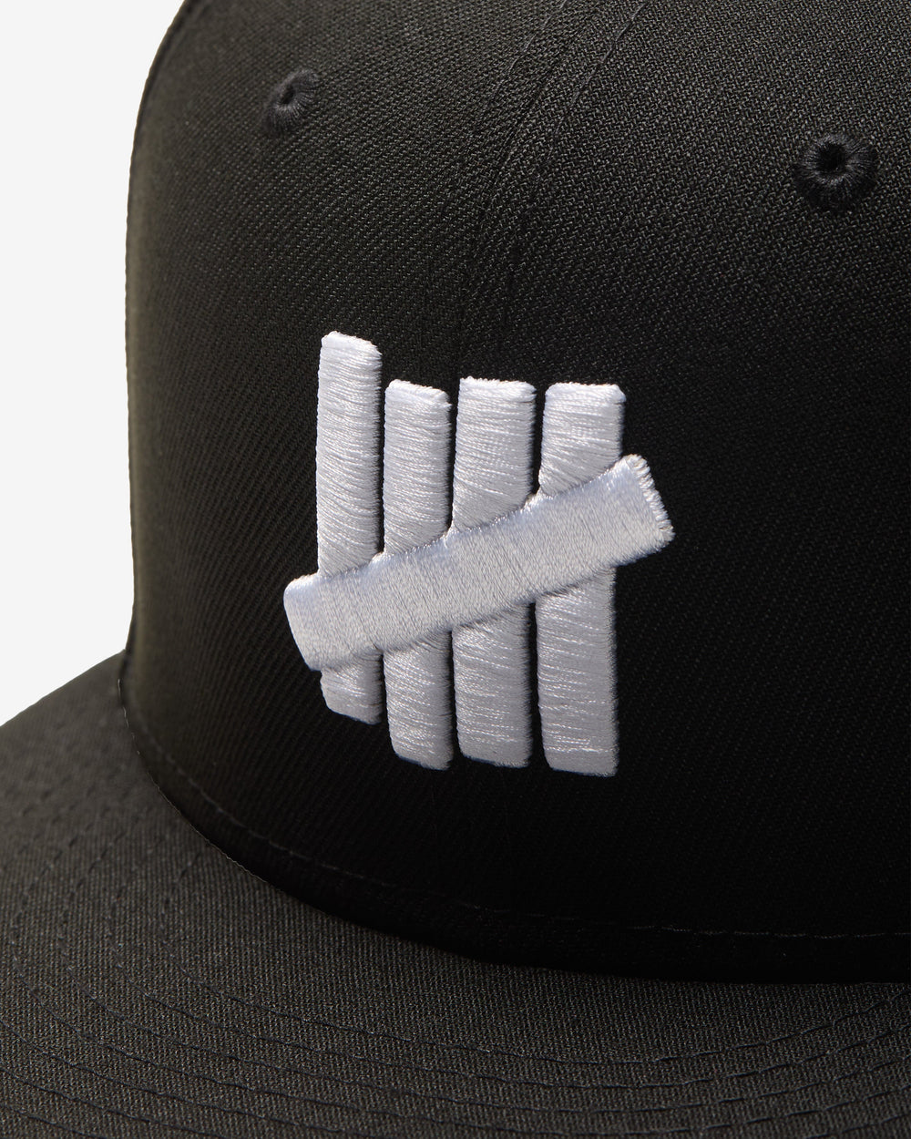 UNDEFEATED X NE ICON FITTED - BLACK