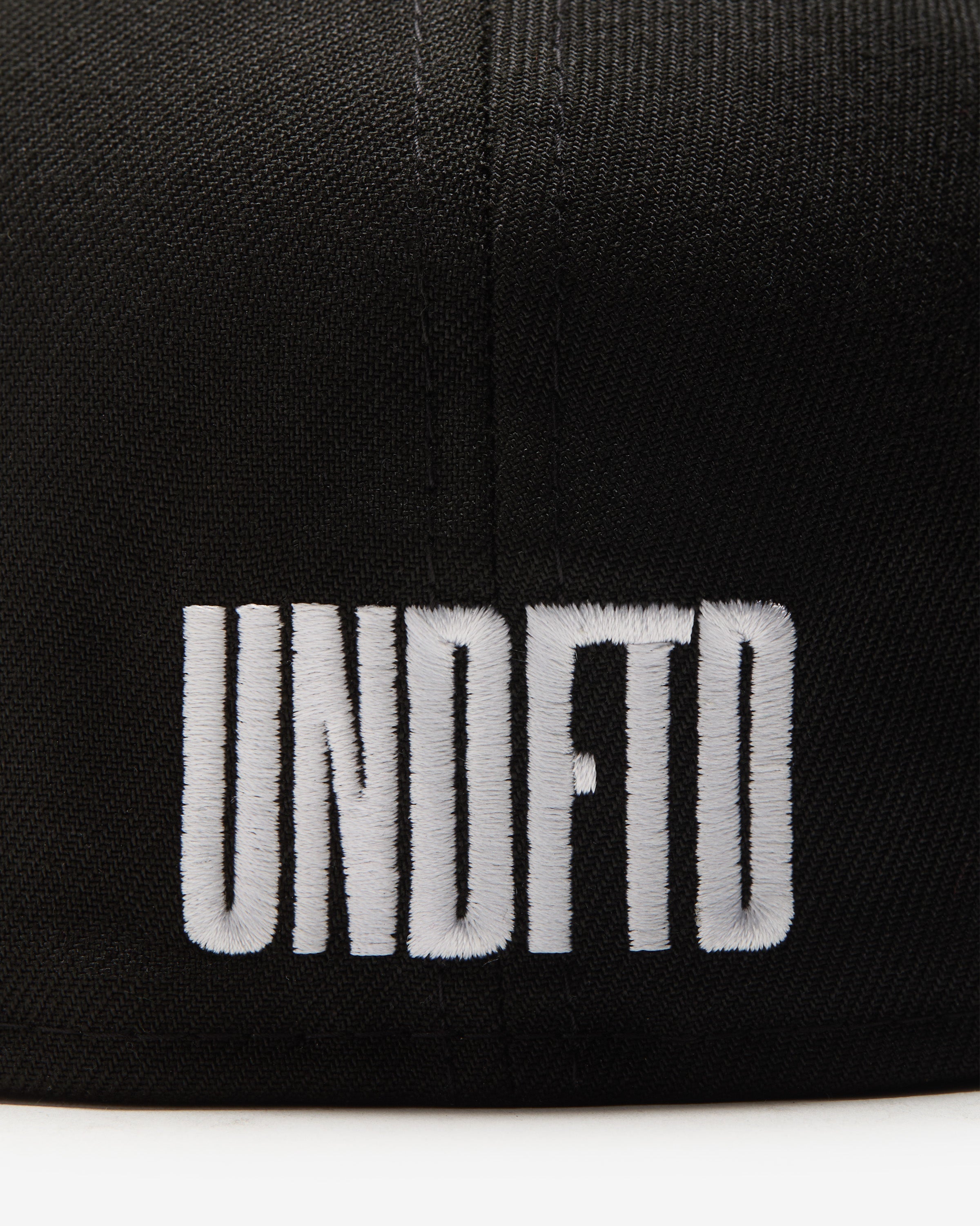 UNDEFEATED X NE ICON FITTED - BLACK