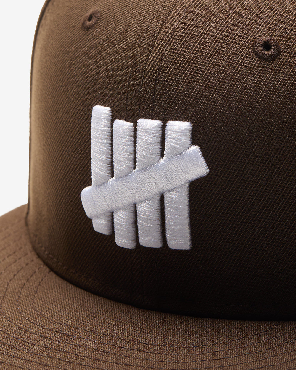 UNDEFEATED X NE ICON FITTED - BROWN