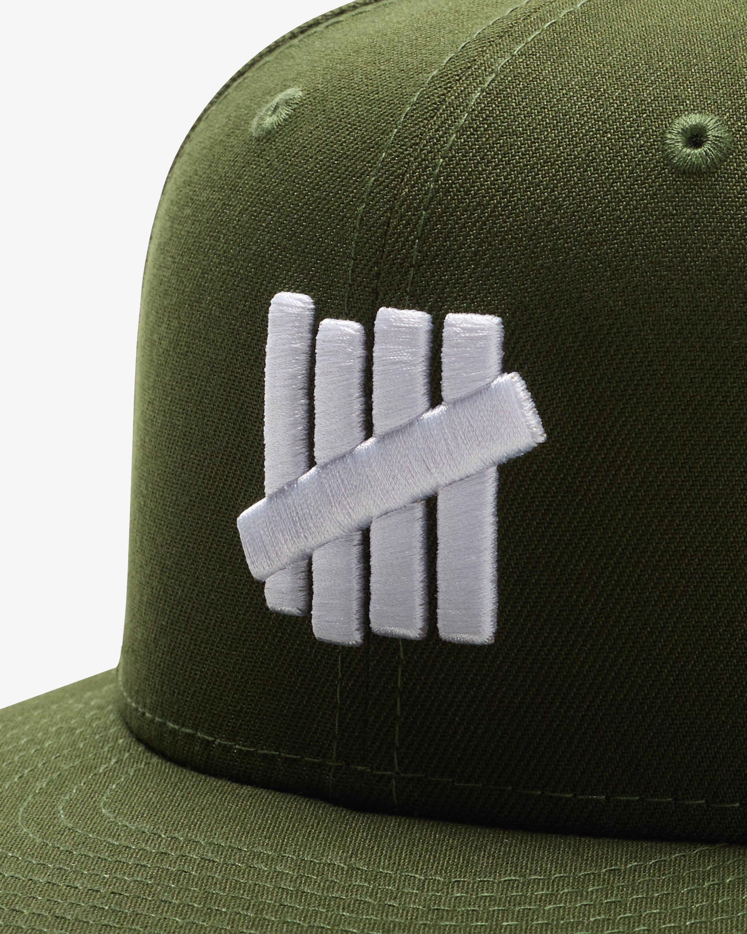 UNDEFEATED X NE CLASSIC ICON FITTED - OLIVE