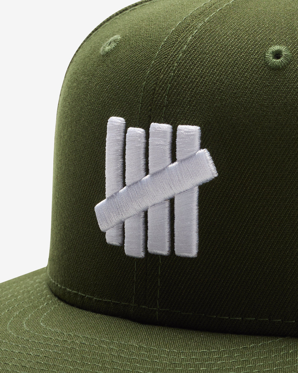 UNDEFEATED X NE CLASSIC ICON FITTED - OLIVE