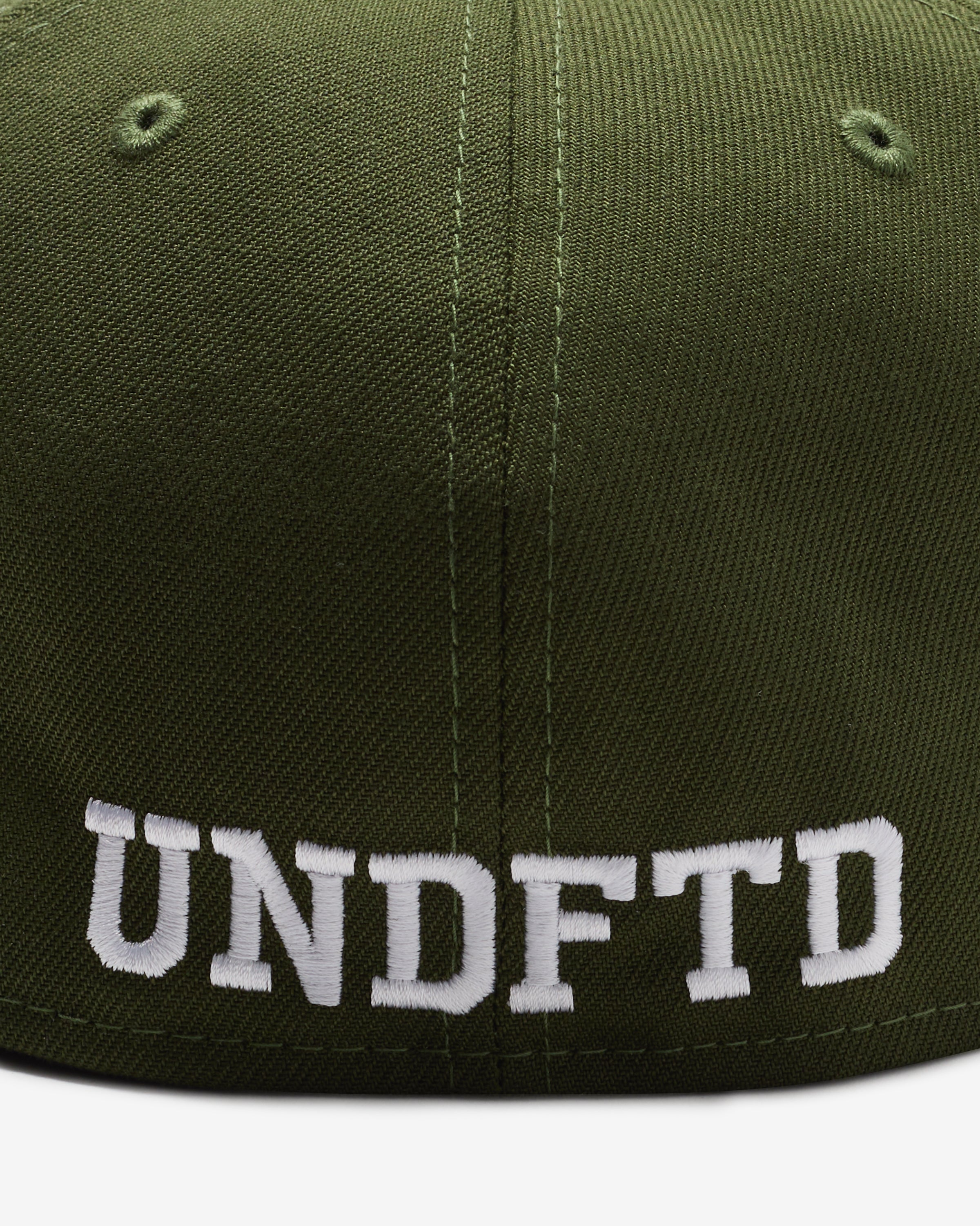 UNDEFEATED X NE CLASSIC ICON FITTED - OLIVE