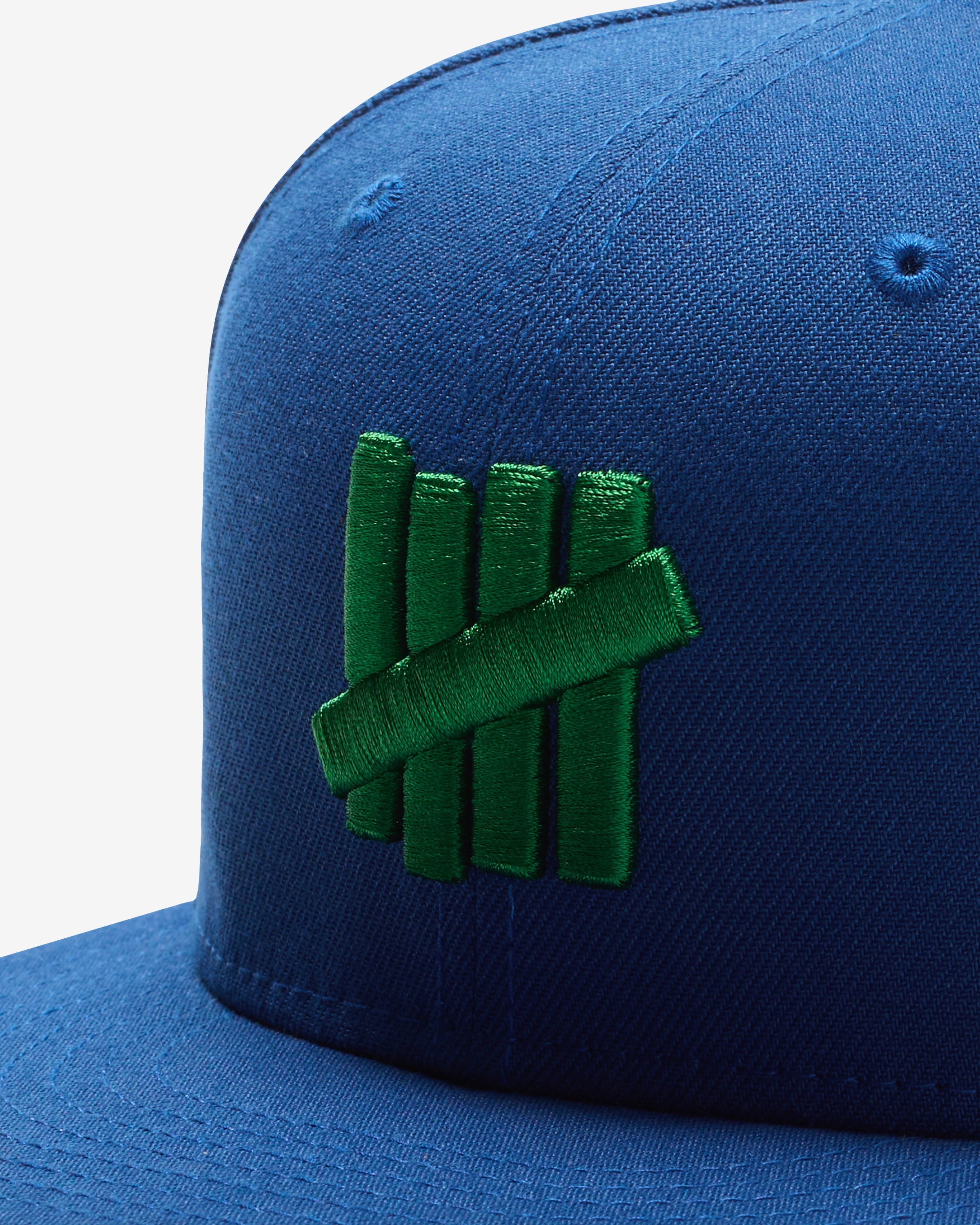 UNDEFEATED X NE CLASSIC ICON FITTED - NAVY