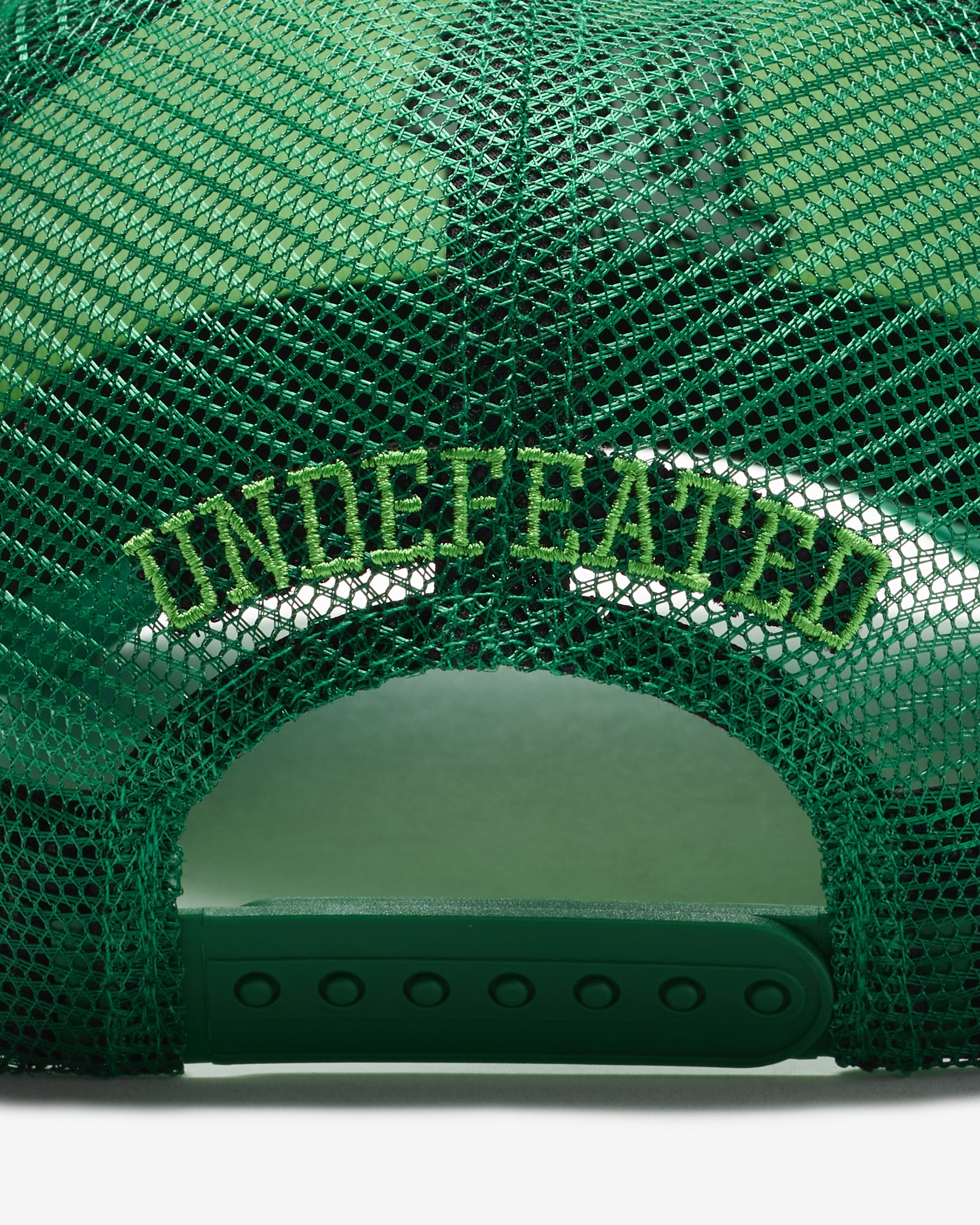 UNDEFEATED ICON TRUCKER - GREEN