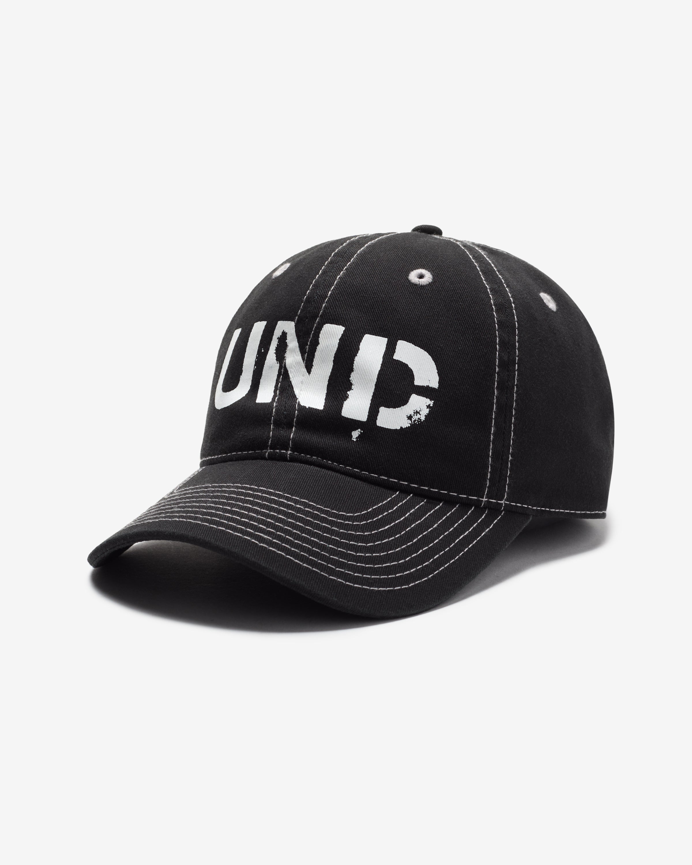 UNDEFEATED DISTRESSED STRAPBACK - BLACK