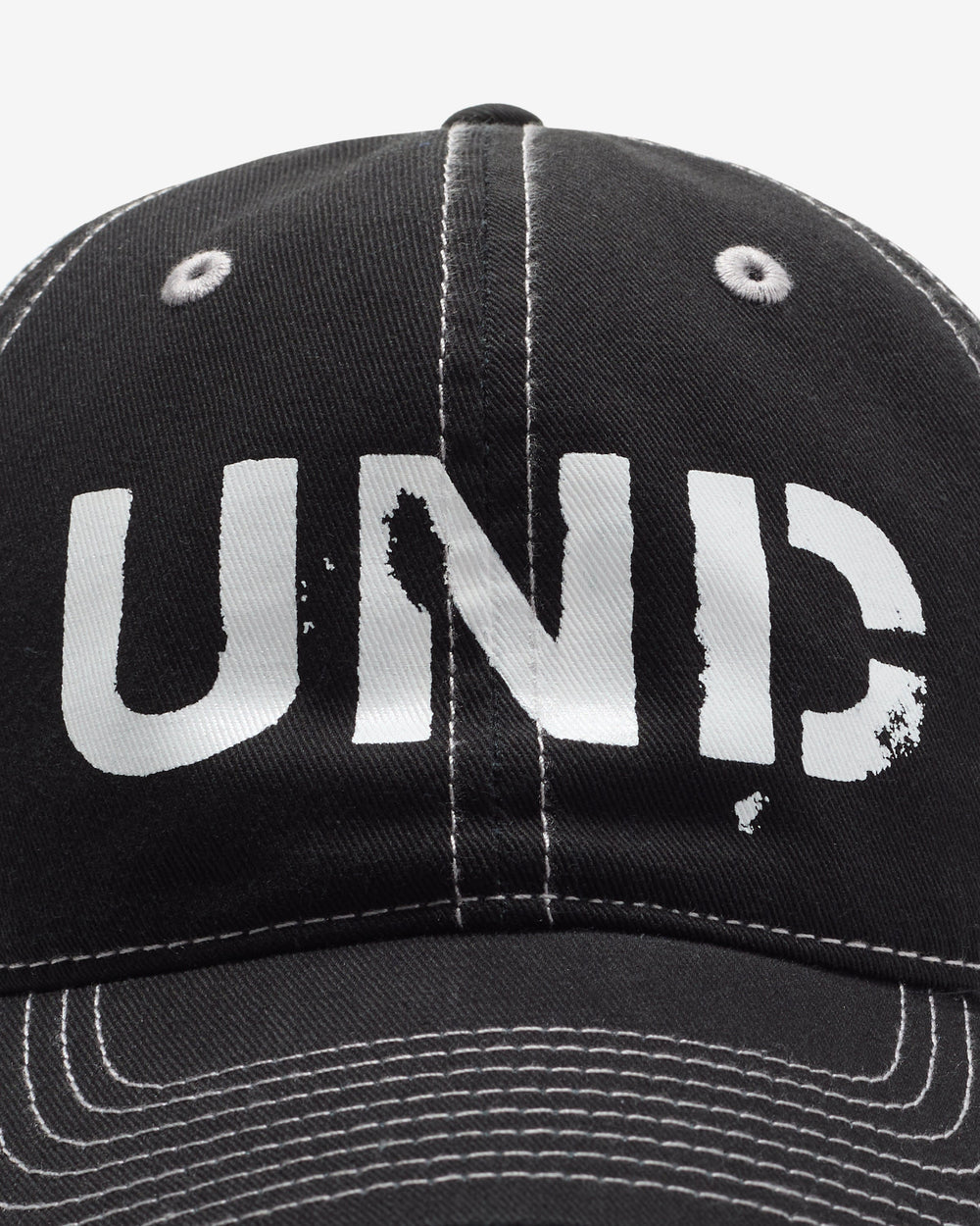 UNDEFEATED DISTRESSED STRAPBACK - BLACK