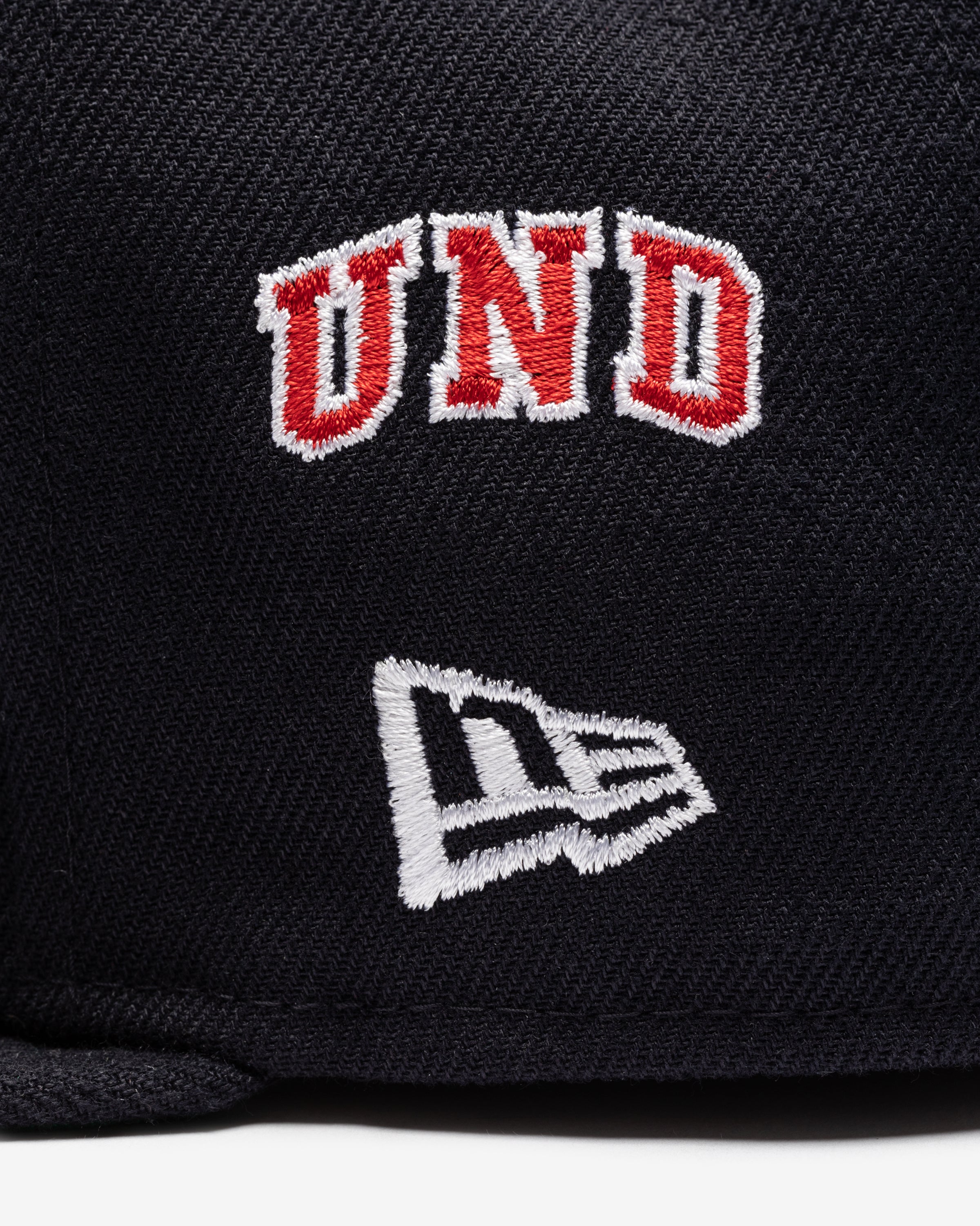 UNDEFEATED X NE X MLB FITTED - CLEVELAND INDIANS -