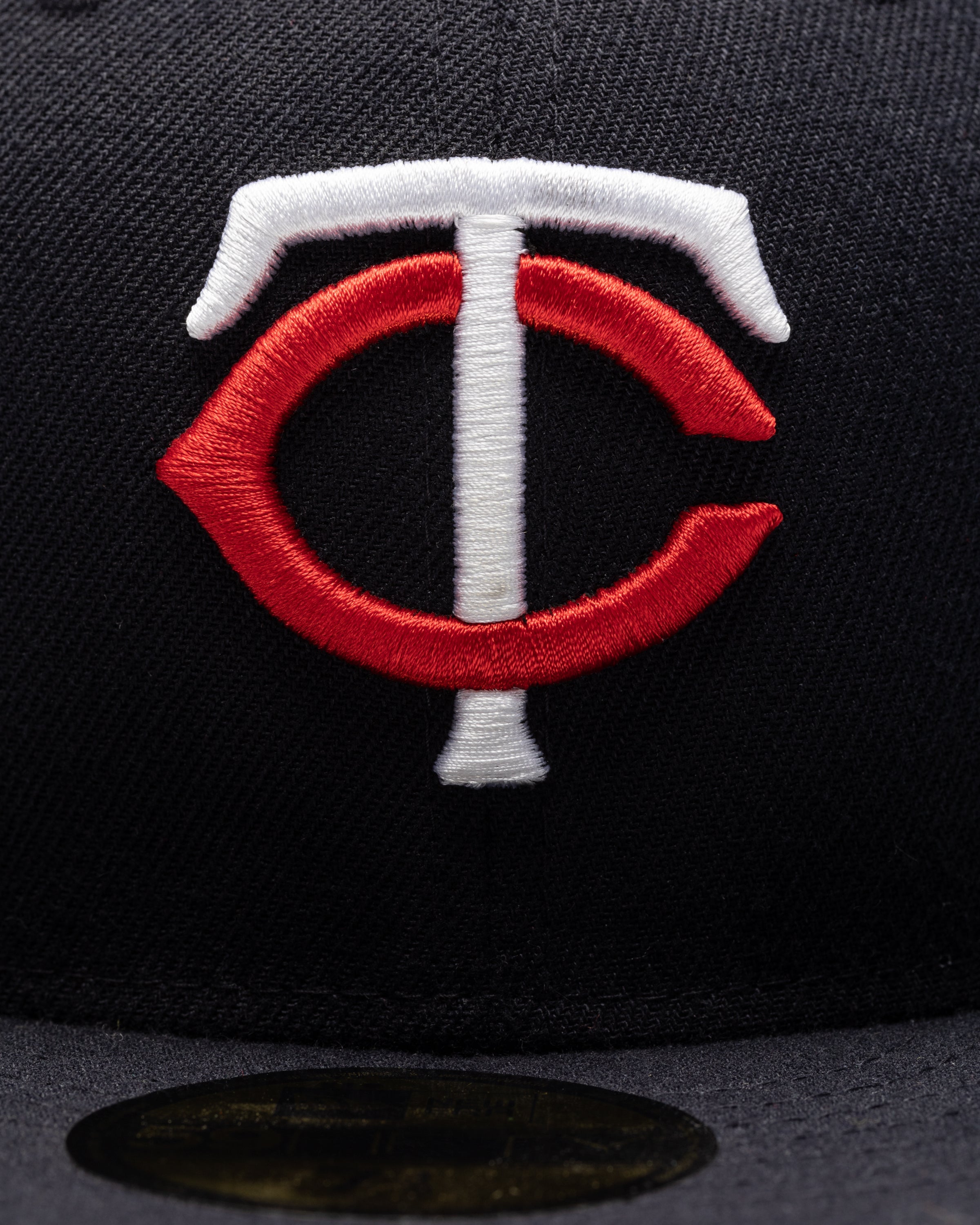 UNDEFEATED X NE X MLB FITTED - MINNESOTA TWINS -