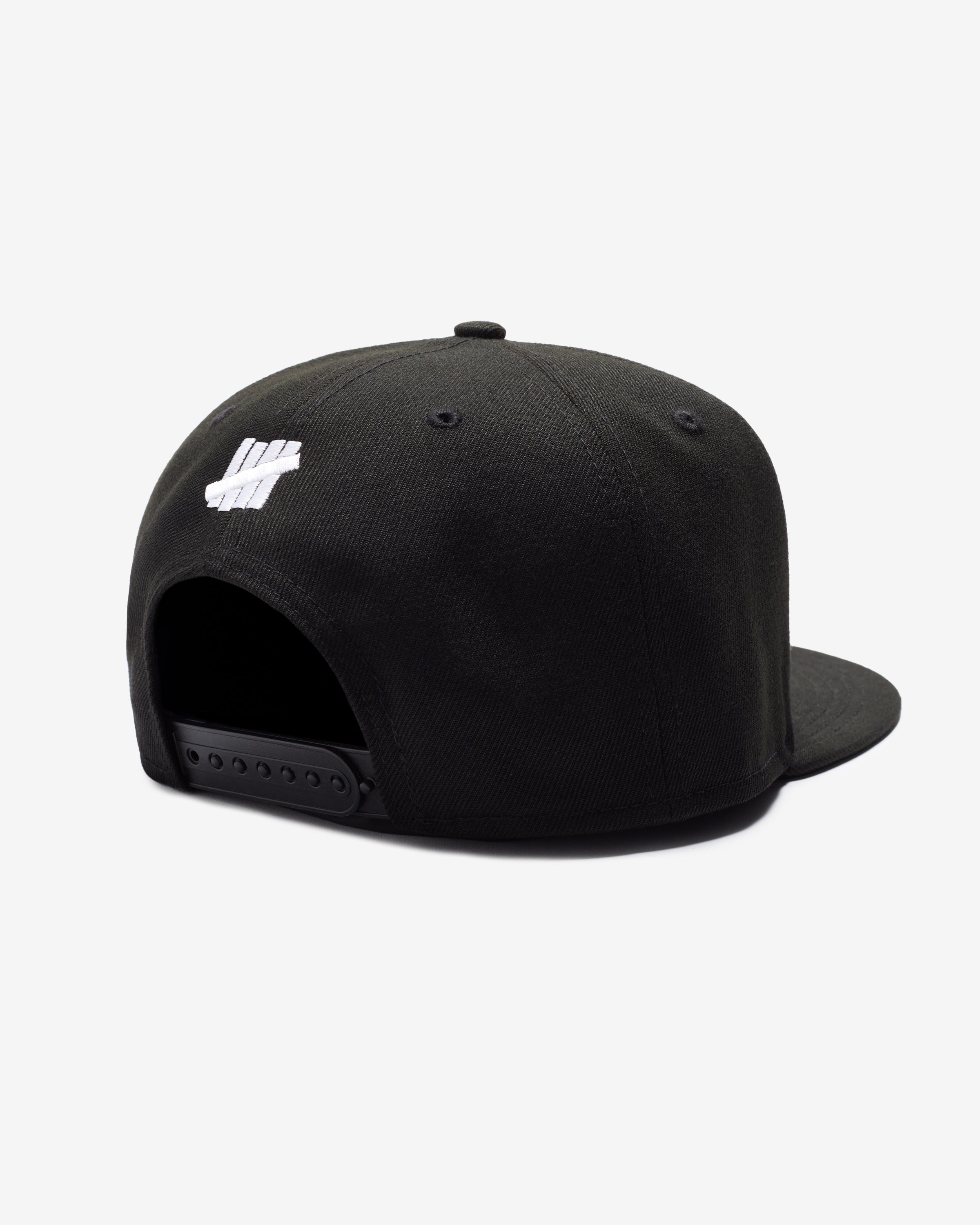 UNDEFEATED X BCFC NE OLD ENGLISH SNAPBACK - BLACK