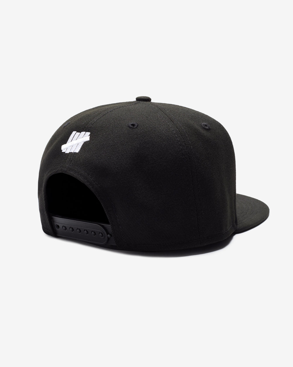 UNDEFEATED X BCFC NE OLD ENGLISH SNAPBACK - BLACK