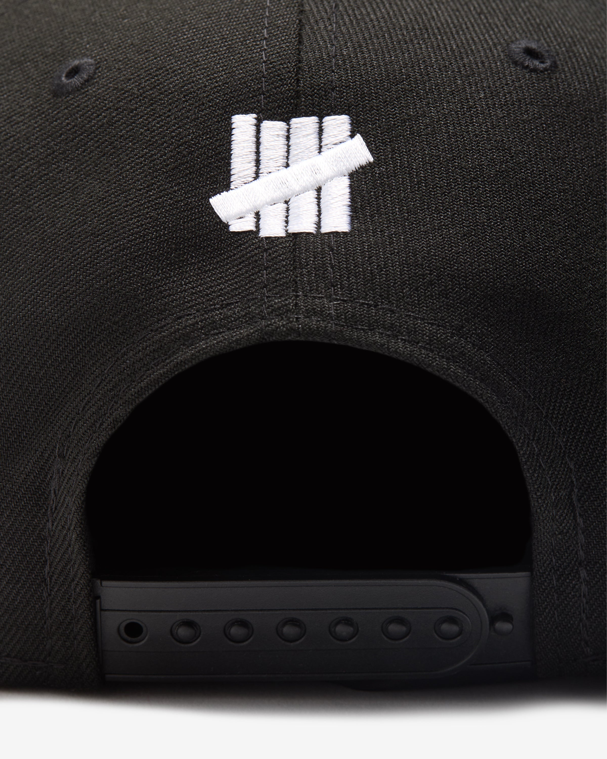 UNDEFEATED X BCFC NE OLD ENGLISH SNAPBACK - BLACK