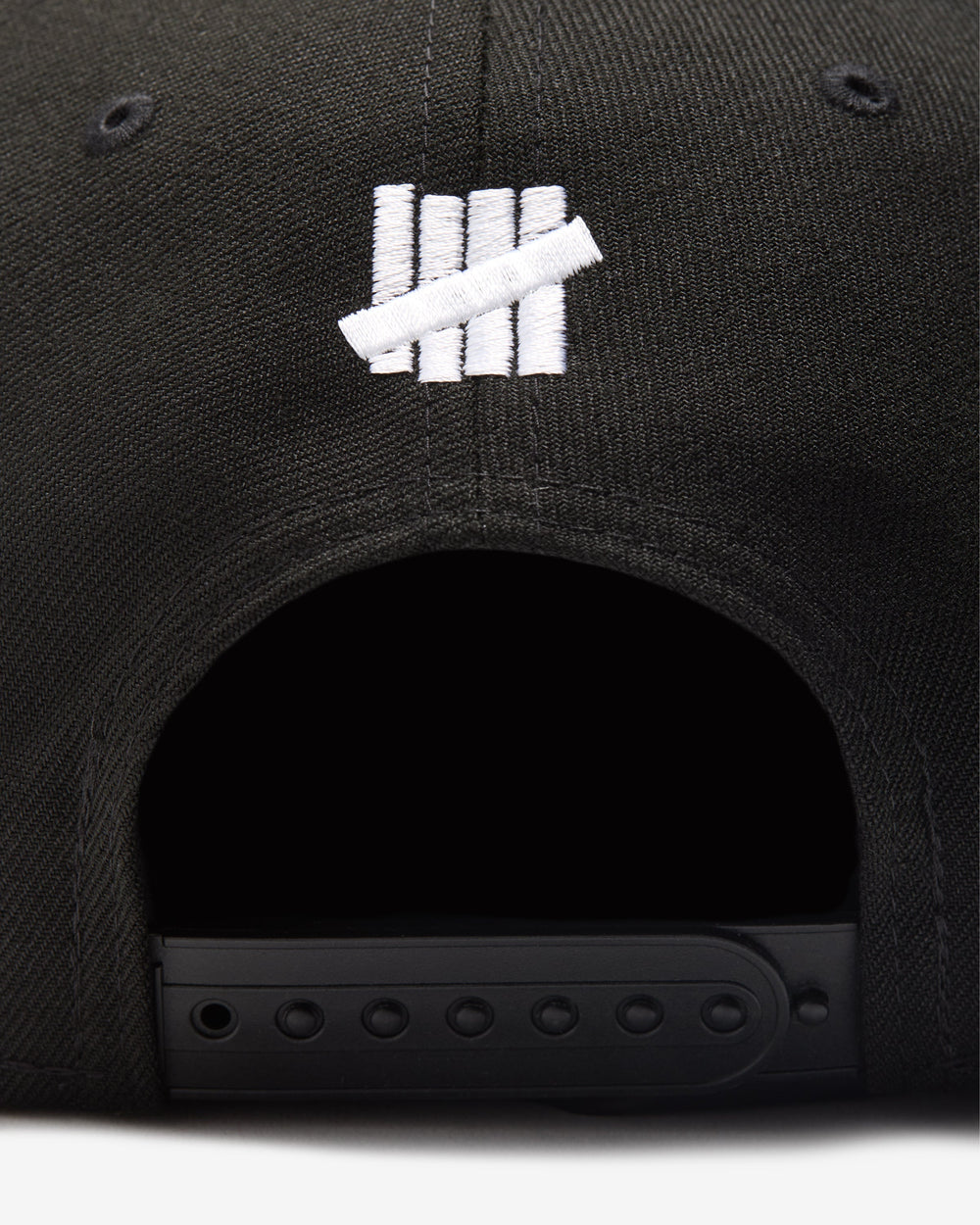 UNDEFEATED X BCFC NE OLD ENGLISH SNAPBACK - BLACK
