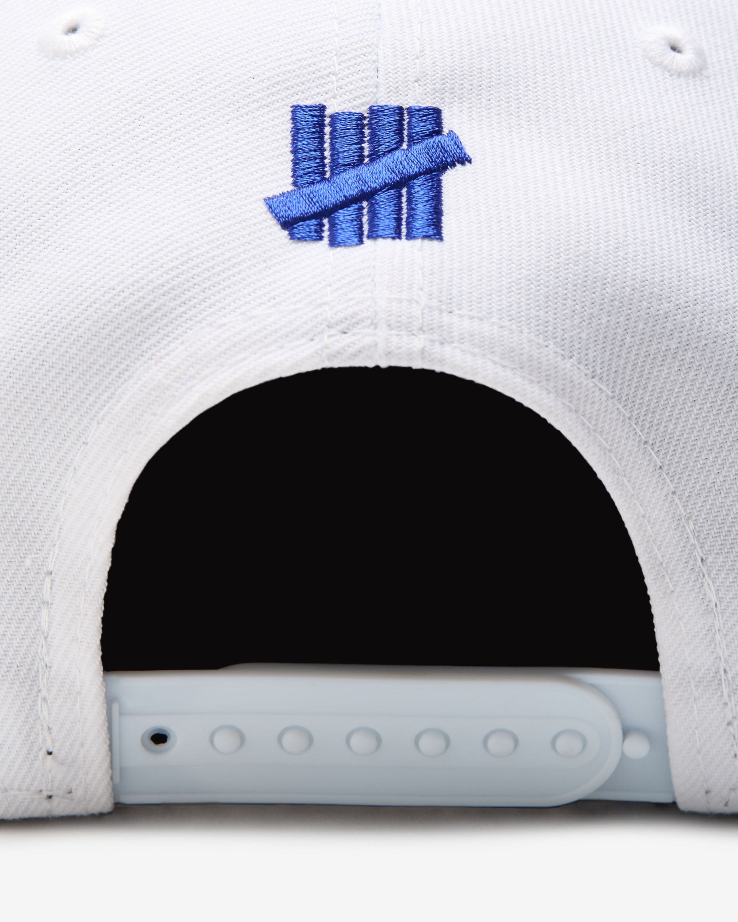 UNDEFEATED X BCFC NE OLD ENGLISH SNAPBACK - WHITE