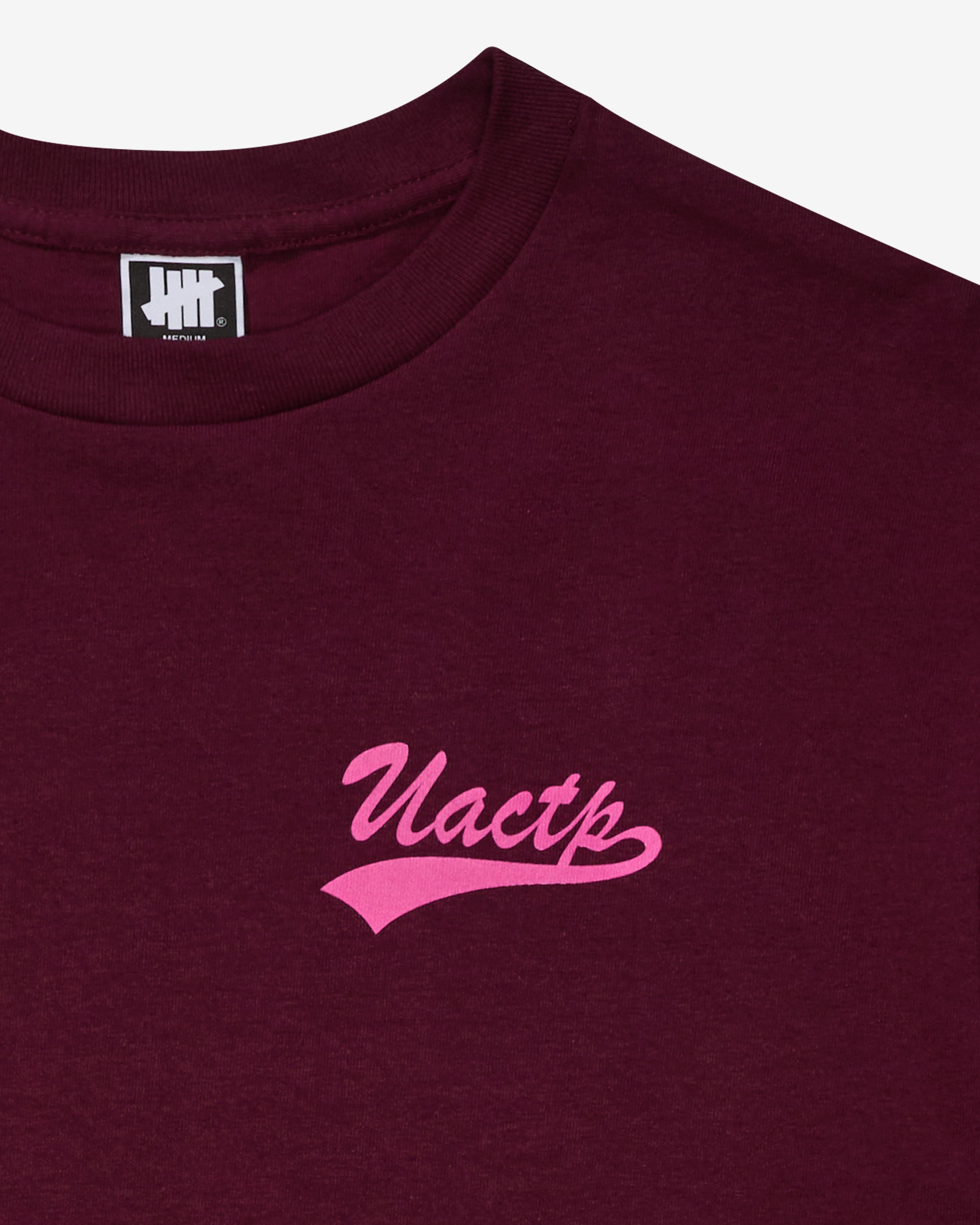 UACTP SCRIPT S/S TEE - BURGUNDY