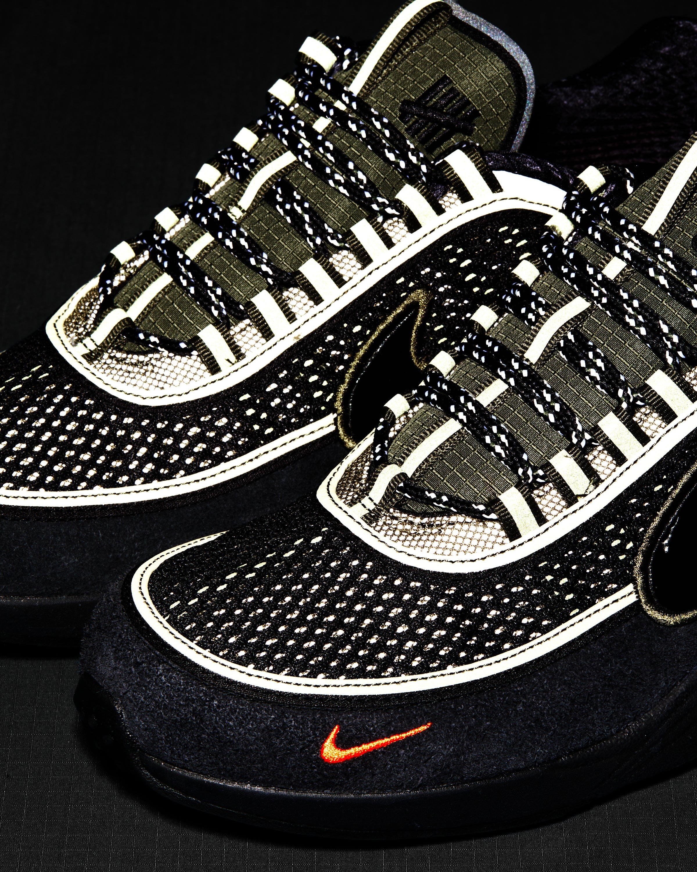 UNDEFEATED X NIKE AIR ZOOM SPIRIDON - CARGOKHAKI/ BLACK -