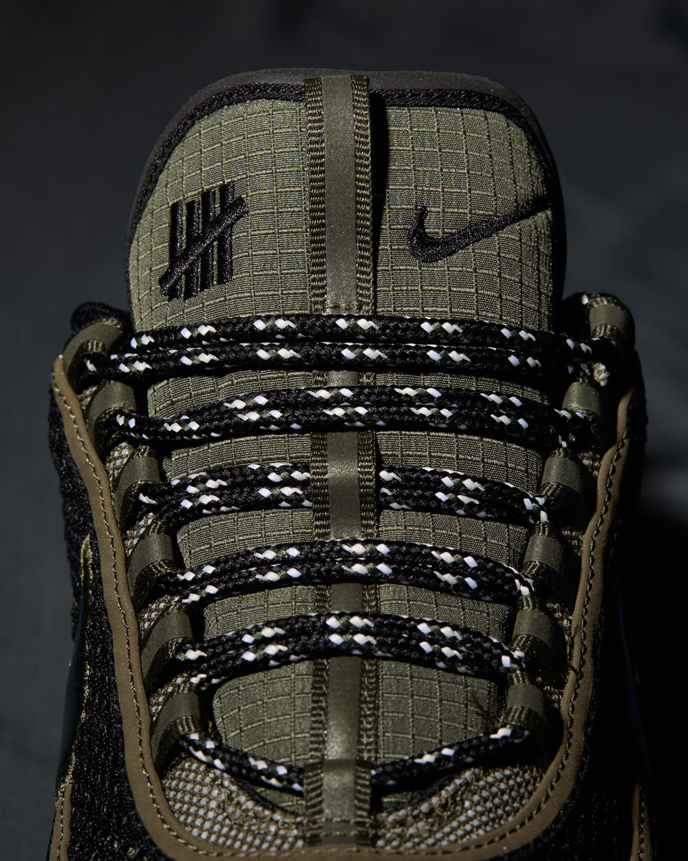 UNDEFEATED X NIKE AIR ZOOM SPIRIDON - CARGOKHAKI/ BLACK -