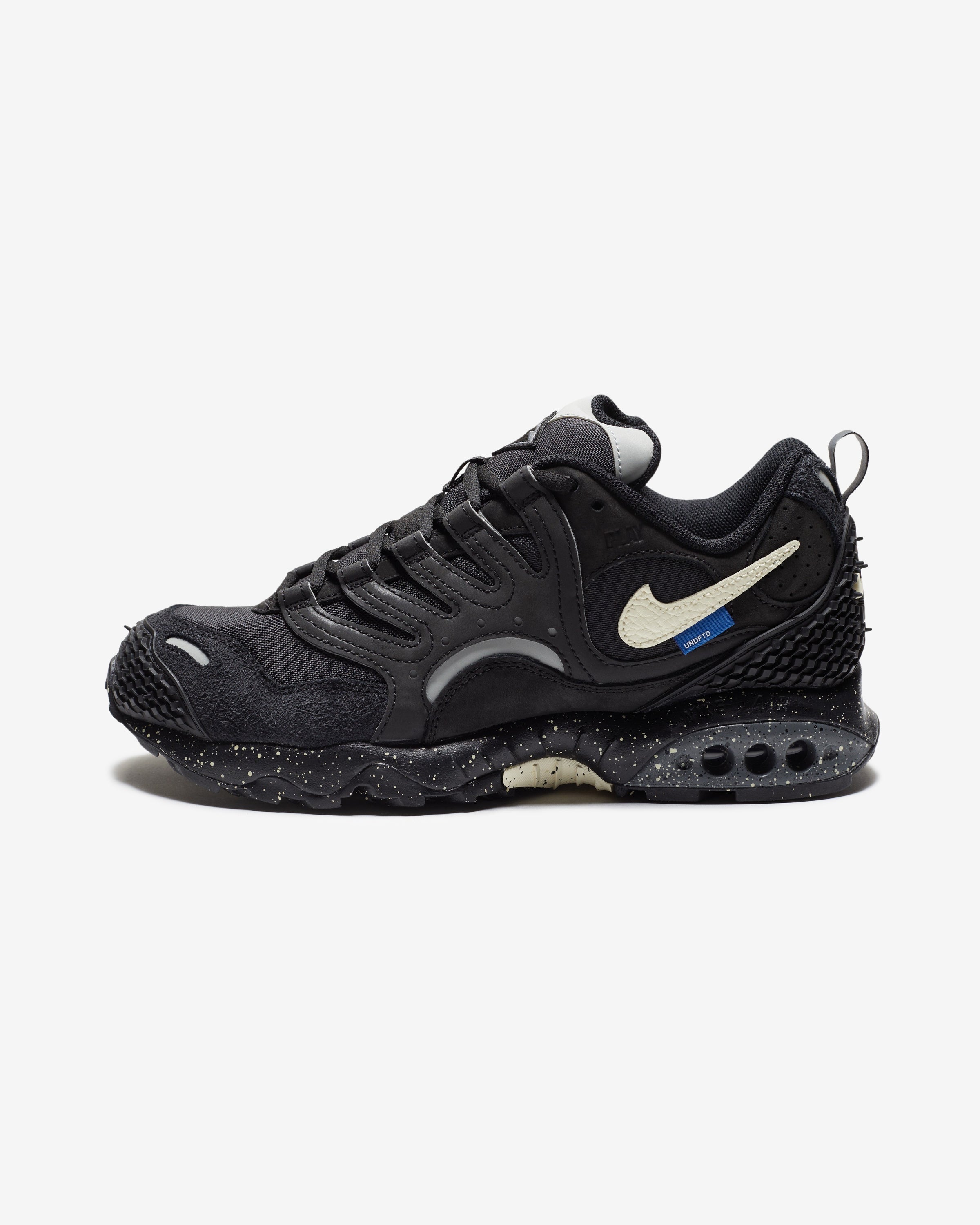 UNDEFEATED X NIKE AIR TERRA HUMARA - BLACK/ COCONUTMILK -