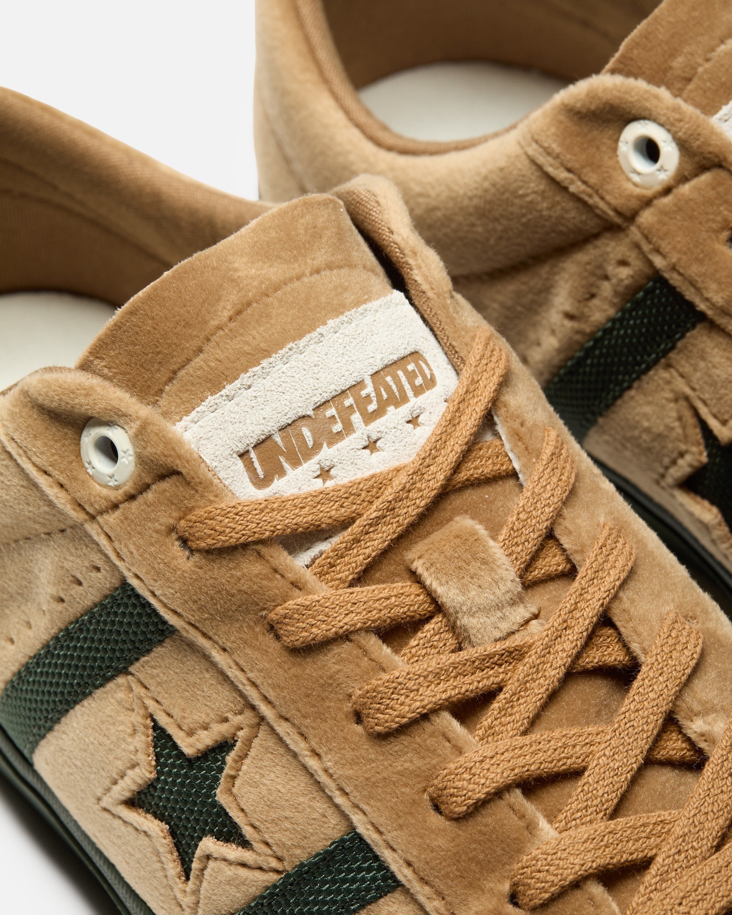UNDEFEATED X CONVERSE ONE STAR ACADEMY PRO OX - BROWN -