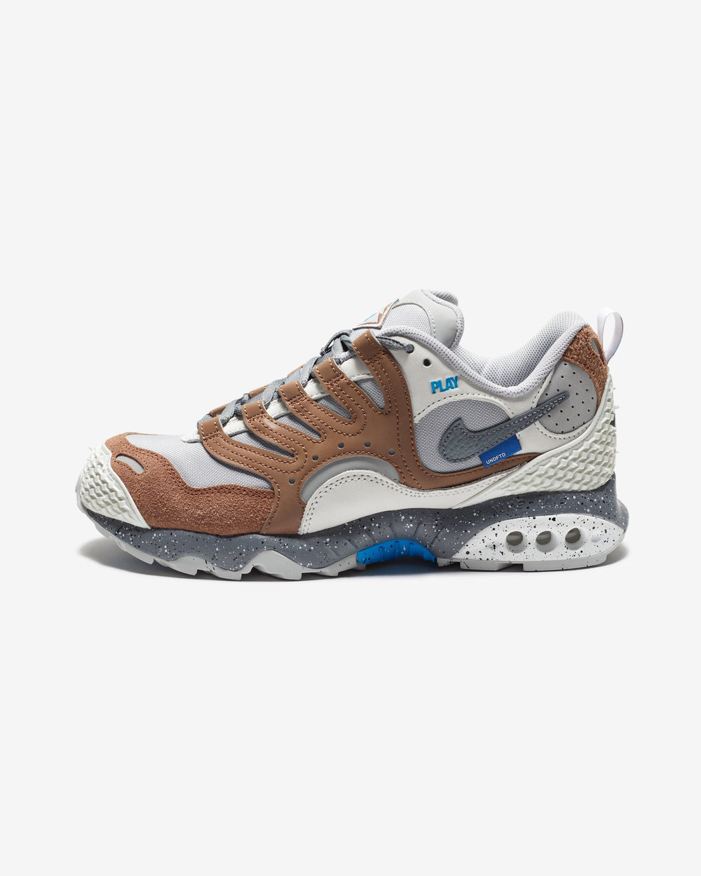 UNDEFEATED X NIKE AIR TERRA HUMARA - ARCHAEOBROWN -